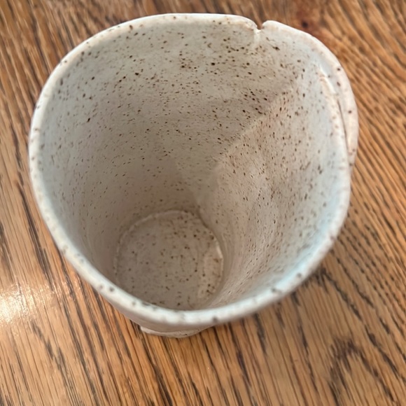 STUNNING HANDMADE VASE WITH SPECKLE AND ROUGH DETAIL - Picture 5 of 10